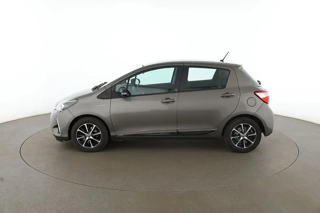 Gebraucht Toyota Yaris Hybrid Team 61 PS (44 kW) 2018 Grau Limousine