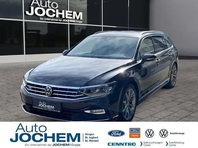 Silber Gebraucht 2023 VW Passat Elegance Kombi | 32.333 € (Etwas zu teuer) - Bild 1/4