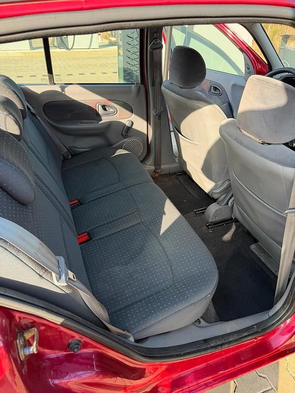 Gebraucht Renault Clio II 75 PS (55 kW) 2000 Rot Kleinwagen