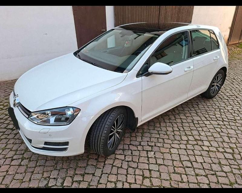 Weiß Gebraucht 2016 VW Golf VII Allstar Limousine | 11.500 € (Etwas zu teuer) - Bild 1/4