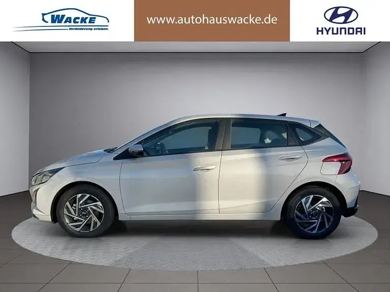 Gebraucht Hyundai i20 Trend 101 PS (74 kW) 2025 Farbe: hellgrau Limousine