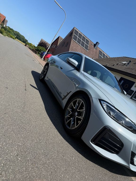 Grau Gebraucht 2023 BMW 420 Gran Coupé Sport Line Coupé | 44.000 € (Fairer Preis) - Bild 1/4
