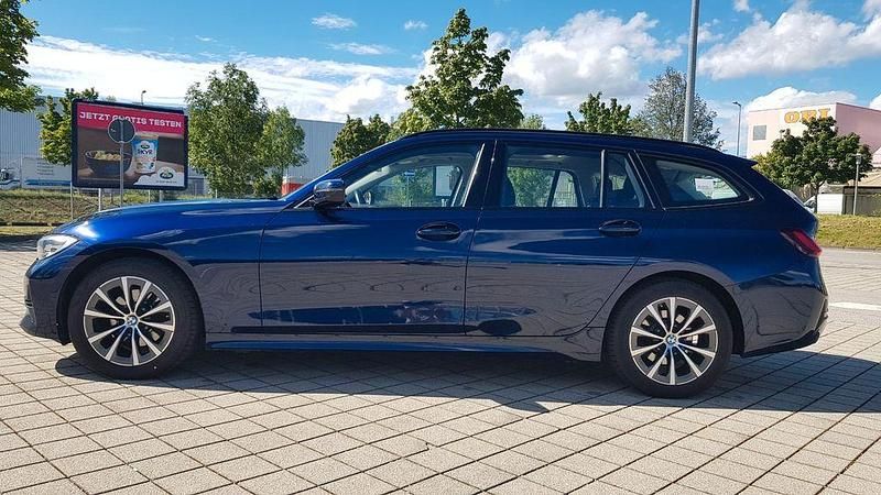 Gebraucht BMW 320 Sport Line 190 PS (139 kW) 2022 Blau Kombi