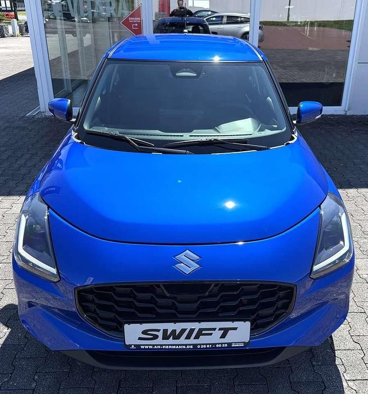 Neu Suzuki Swift Comfort+ 83 PS (61 kW) 2026 Frontier blue pearl metallic Kleinwagen