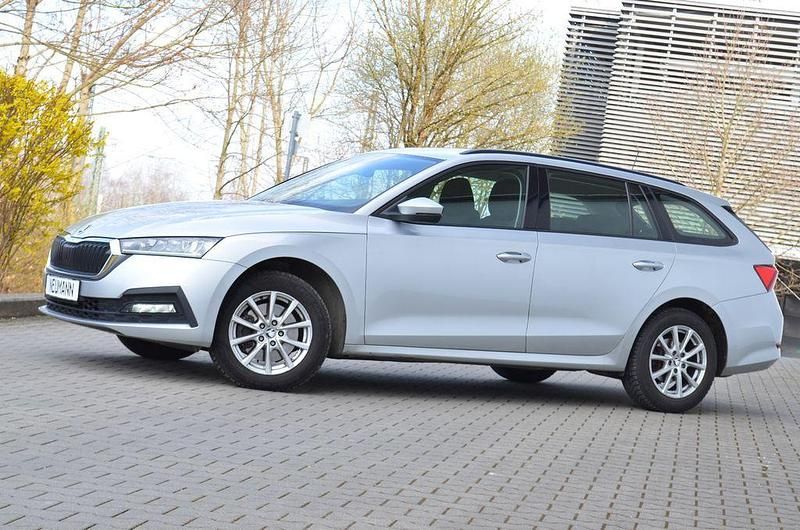 Silber Gebraucht 2021 Skoda Octavia Ambition Kombi | 15.580 € (Guter Preis) - Bild 1/4
