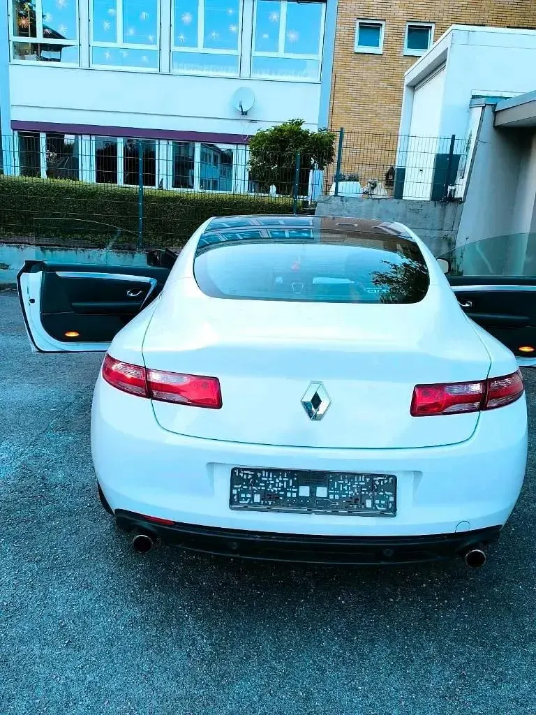 Gebraucht Renault Laguna Coupé 150 PS (110 kW) 2010 Weiß Coupé