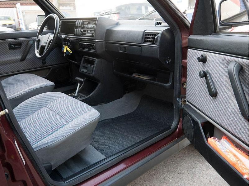 Używany VW Jetta 90 KM (66 kW) 1991 Brązowy Sedan/Limuzyna