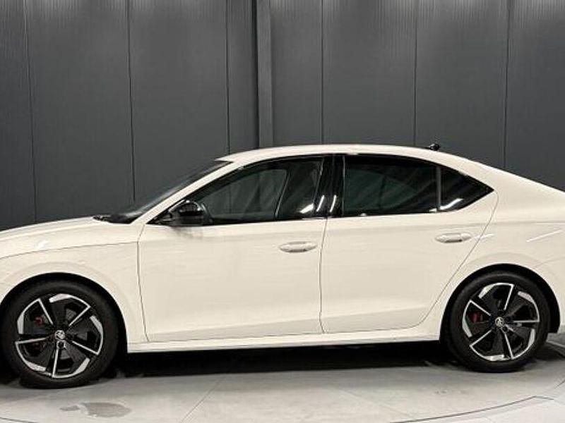 Gebraucht Skoda Octavia RS 200 PS (147 kW) 2024 Candyweiss Limousine