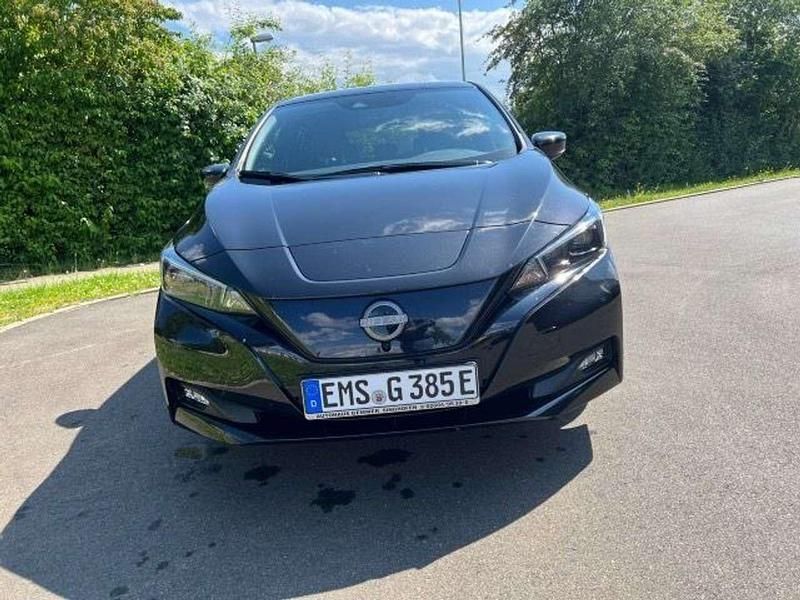 Gebraucht Nissan Leaf Tekna 89 kW (122 PS) 2022 Black (m) (metallic) Kleinwagen