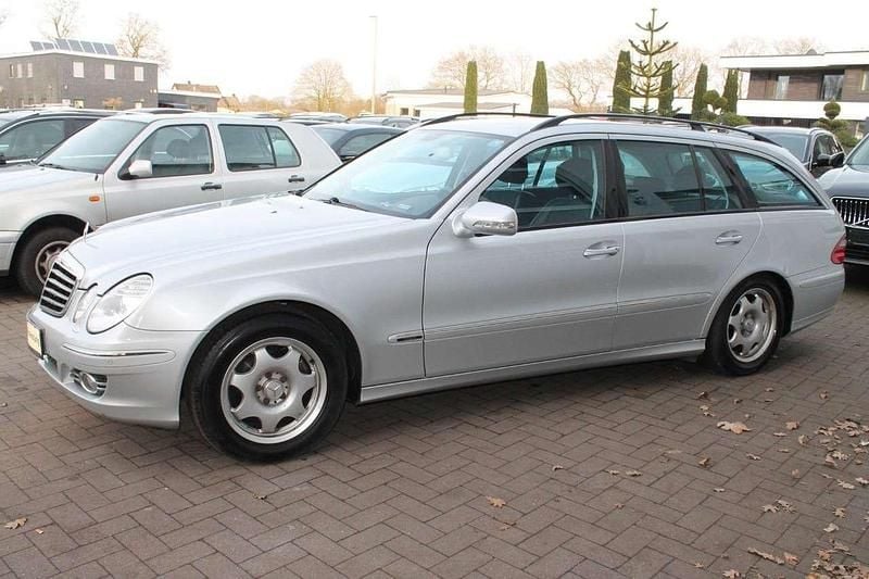 Gebraucht Mercedes E200 184 PS (135 kW) 2009 Iridiumsilber Kombi