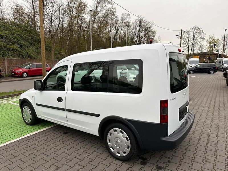 Gebraucht Opel Combo Basis 94 PS (69 kW) 2007 Weiß Van / Kleinbus