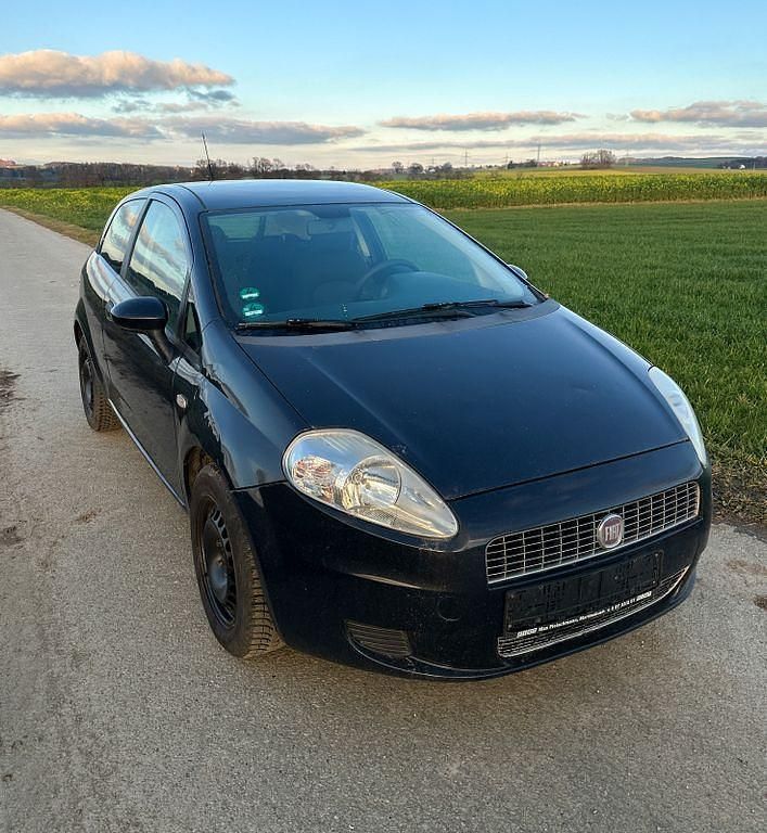 Schwarz Gebraucht 2009 Fiat Punto Limousine | 1.780 € (Fairer Preis) - Bild 1/4