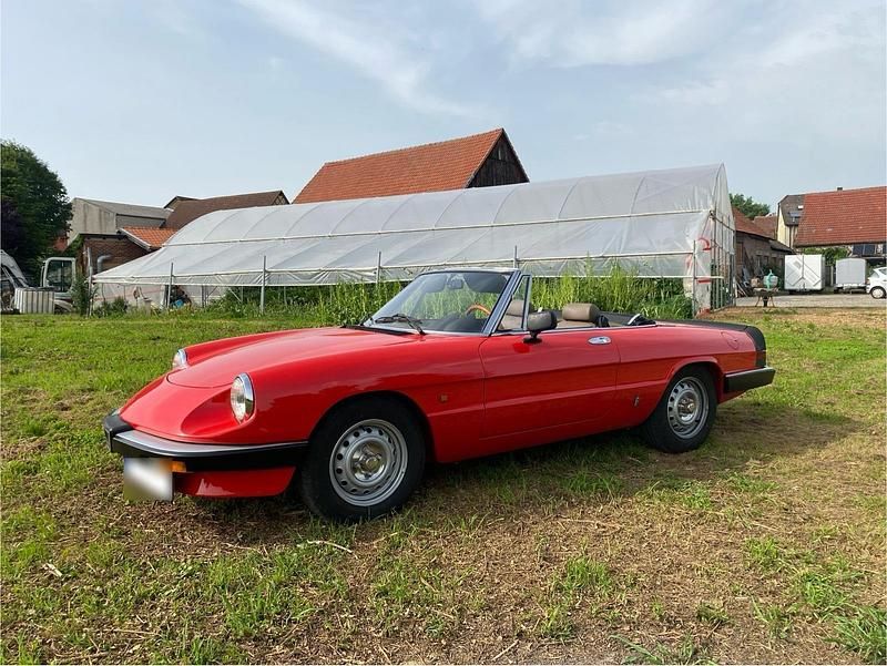 Gebraucht Alfa Romeo Spider 103 PS (75 kW) 1983 Rot Cabrio