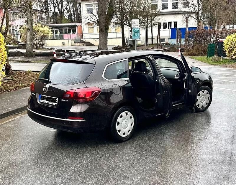 Gebraucht Opel Astra 110 PS (80 kW) 2014 Braun Kombi