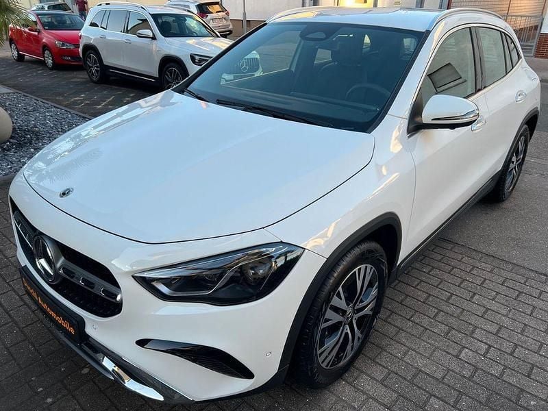 Polarweiß Neu 2025 Mercedes GLA200 SUV | 37.790 € - Bild 1/4
