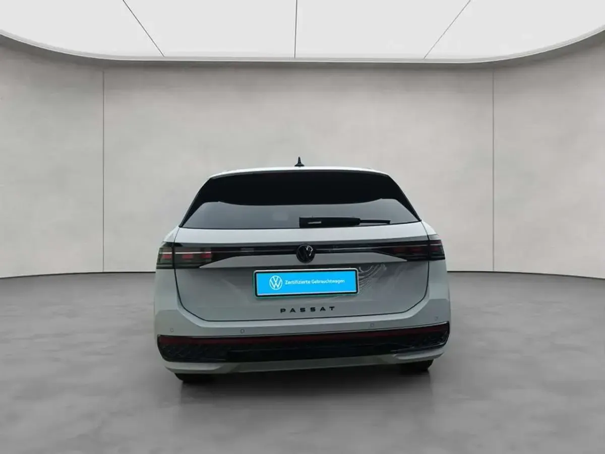 Gebraucht VW Passat R-line 150 PS (110 kW) 2025 Pure white Kombi