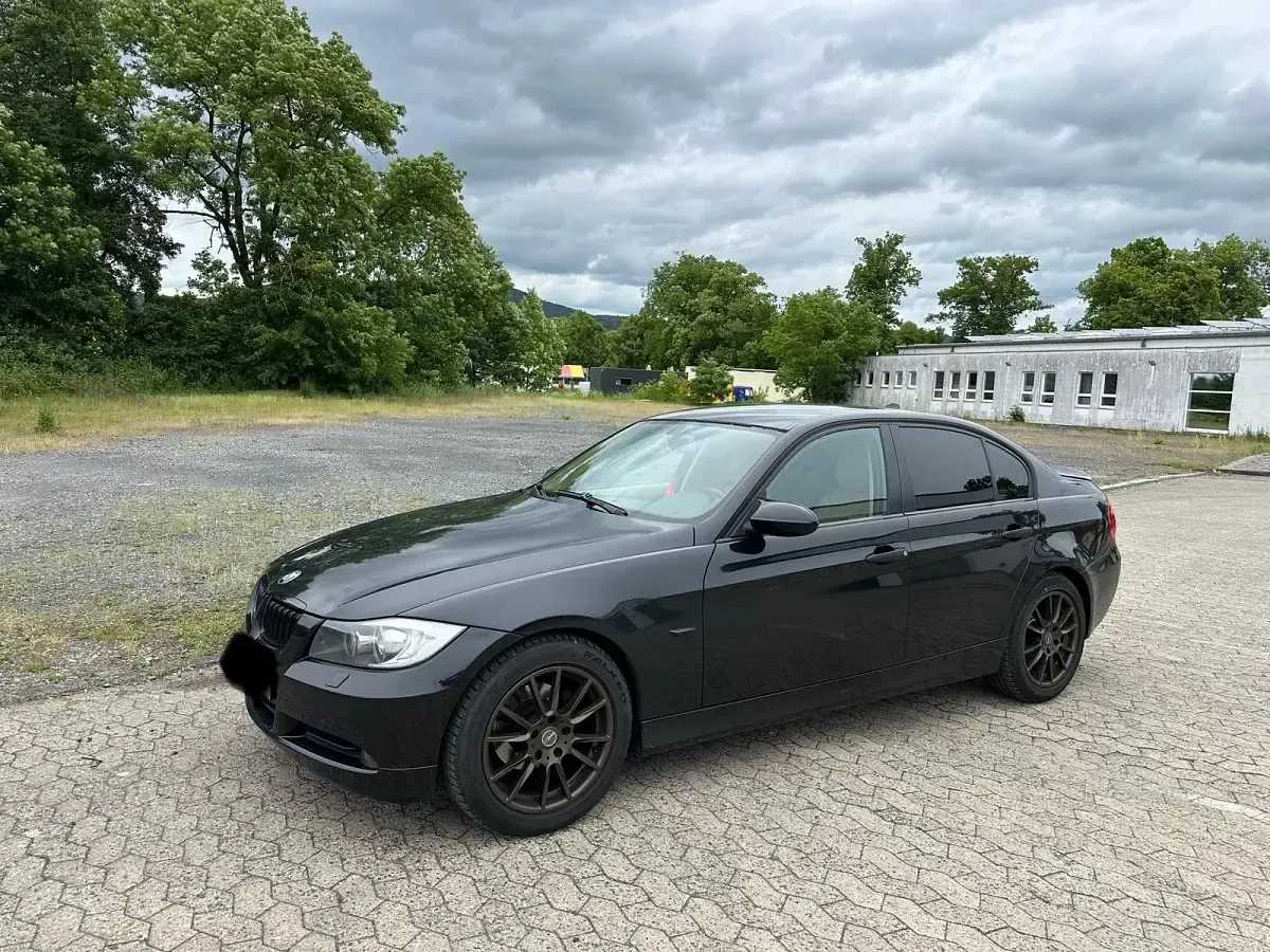 Gebraucht BMW 318 129 PS (94 kW) 2006 Schwarz Limousine