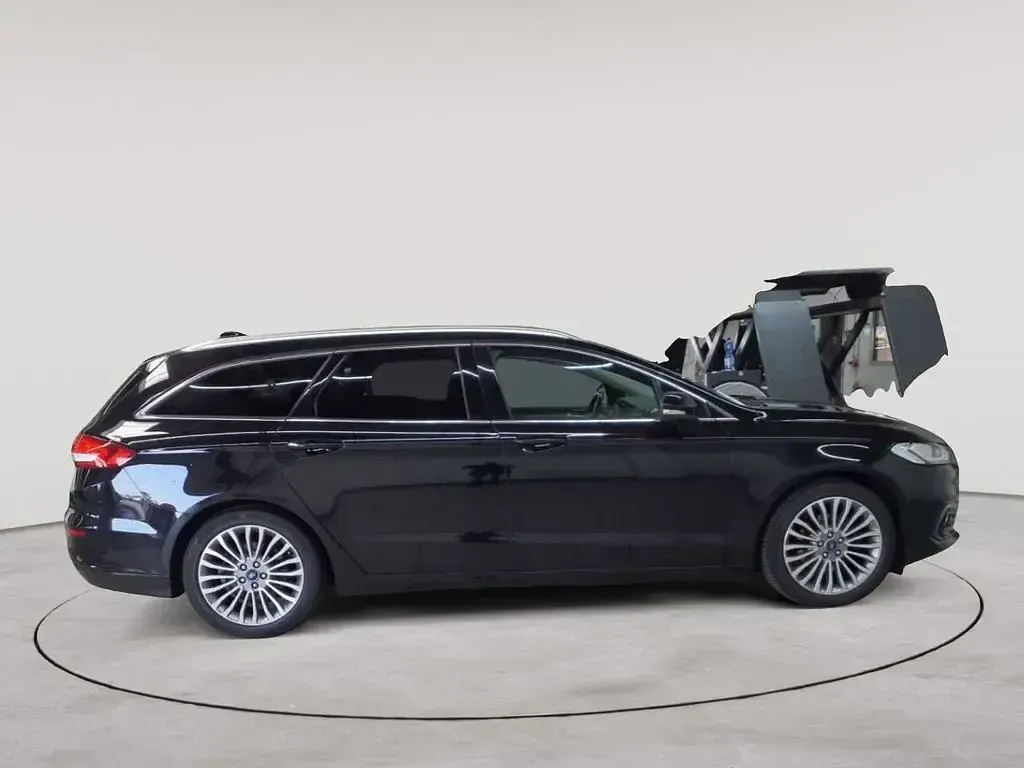 Gebraucht Ford Mondeo Titanium 150 PS (110 kW) 2022 Schwarz Limousine