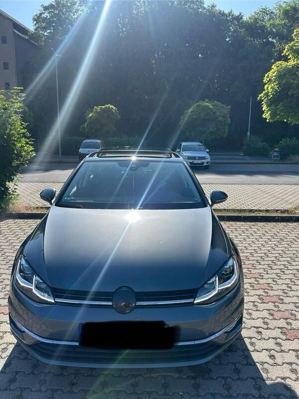 Grau Gebraucht 2019 VW Golf VII R-line Limousine | 21.000 € (Etwas zu teuer) - Bild 1/4