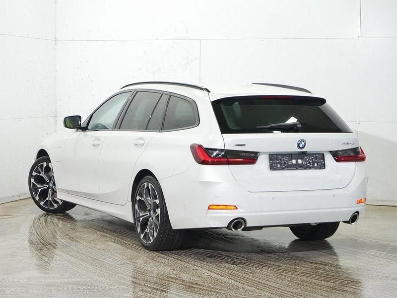 Gebraucht BMW 330e Comfort Edition 292 PS (214 kW) 2024 Braun Kombi
