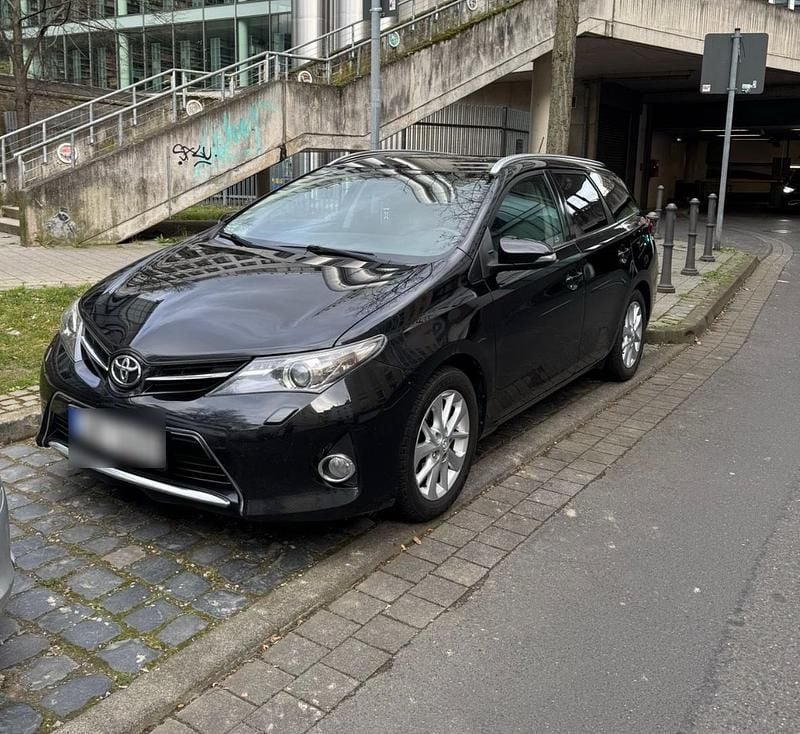 Gebraucht Toyota Auris 132 PS (97 kW) 2014 Schwarz Kombi