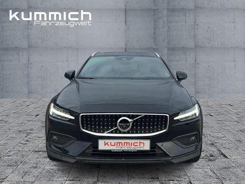 Gebraucht Volvo V60 CC Pro 268 PS (197 kW) 2021 Schwarz Kombi