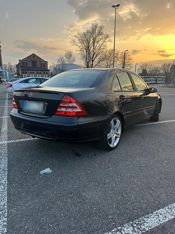 Gebraucht Mercedes C220 150 PS (110 kW) 2006 Schwarz Limousine