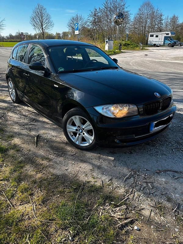 Gebraucht BMW 116 122 PS (89 kW) 2010 Schwarz Kleinwagen