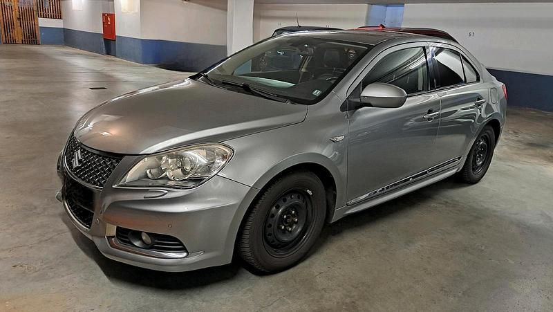 Silber Gebraucht 2012 Suzuki Kizashi Sport Limousine | 8.400 € (Fairer Preis) - Bild 1/4