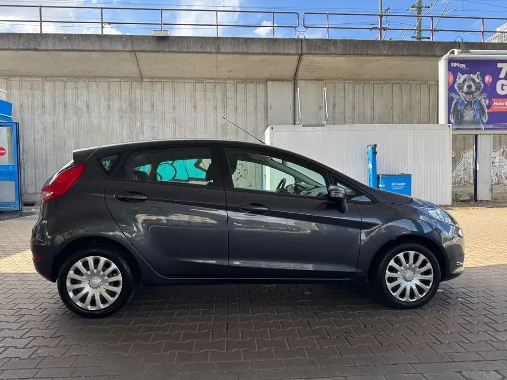 Gebraucht Ford Fiesta 97 PS (71 kW) 2010 Blau Limousine