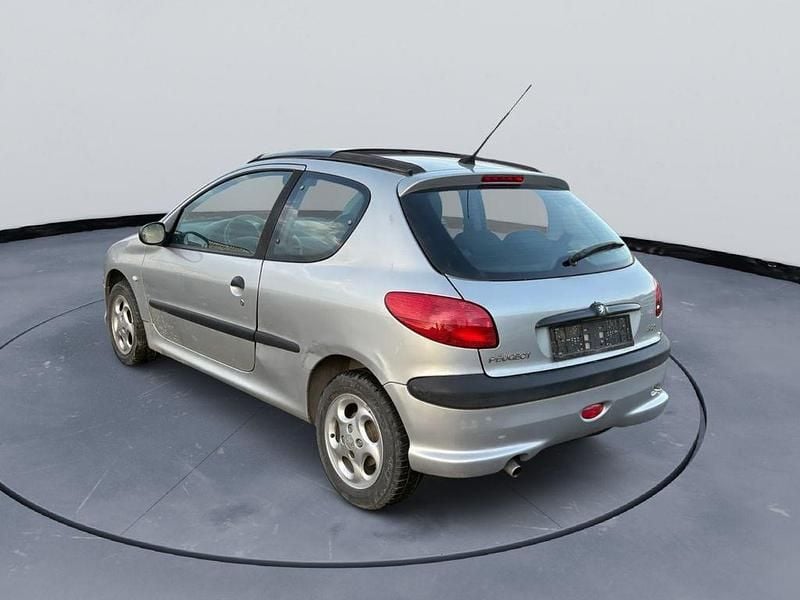 Gebraucht Peugeot 206 Tendance 75 PS (55 kW) 2003 Kleinwagen