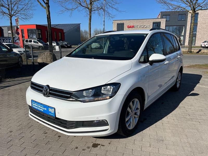 Weiß Gebraucht 2018 VW Touran Comfortline Van / Kleinbus | 8.900 € - Bild 1/4