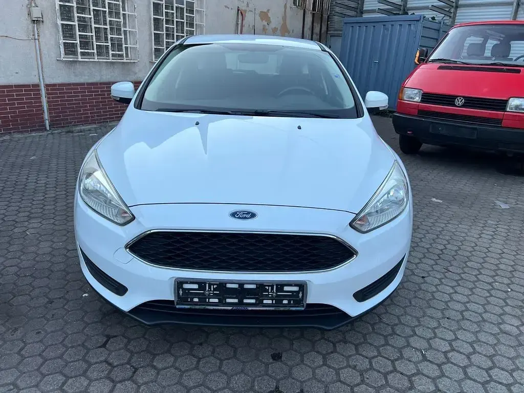 Gebraucht Ford Focus Trend 101 PS (74 kW) 2014 Weiß Limousine