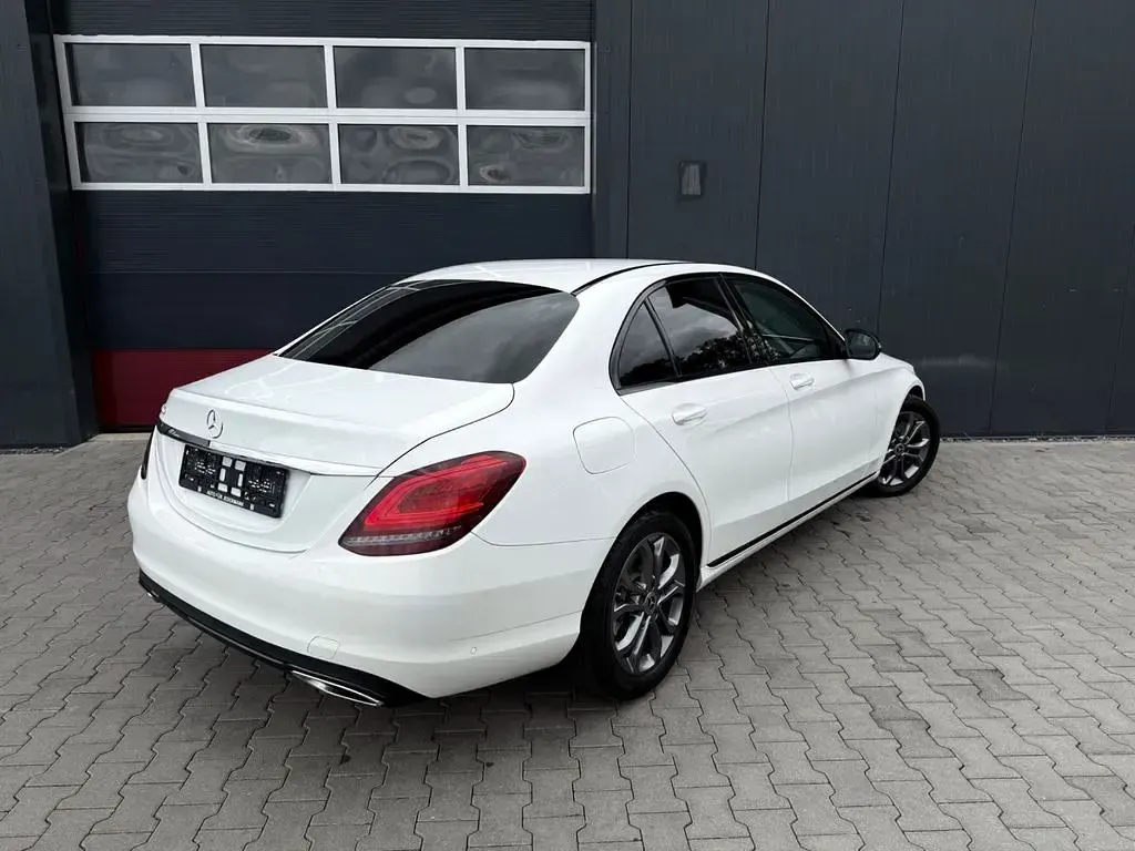 Gebraucht Mercedes C300 Night 258 PS (189 kW) 2019 Weiß Limousine