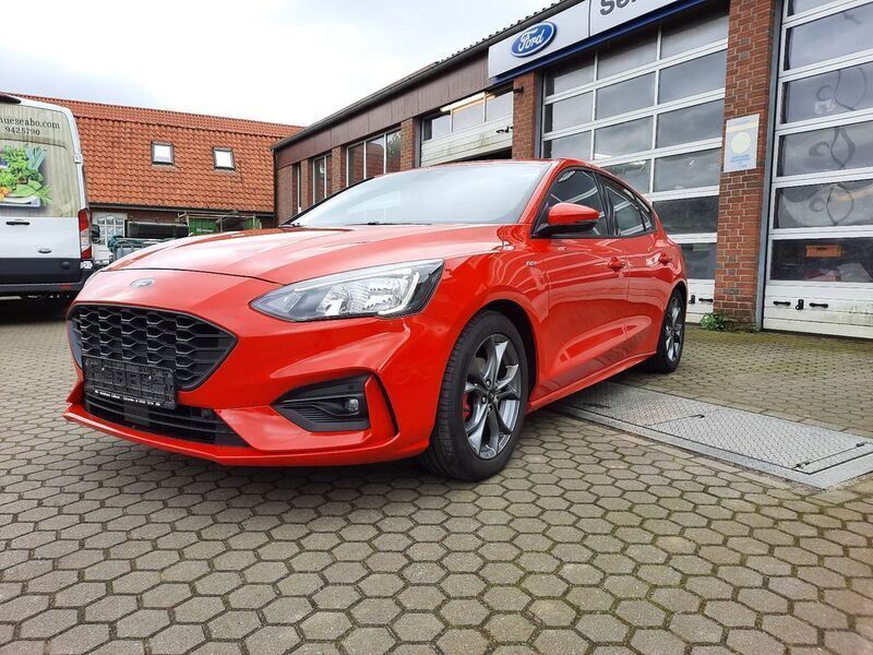 Rot Gebraucht 2019 Ford Focus ST-Line Limousine | 18.000 € (Teuer) - Bild 1/4