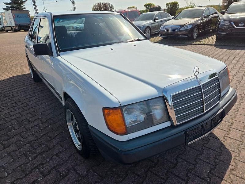 Brugt Mercedes E200 75 HK (55 kW) 1989 Hvid Sedan