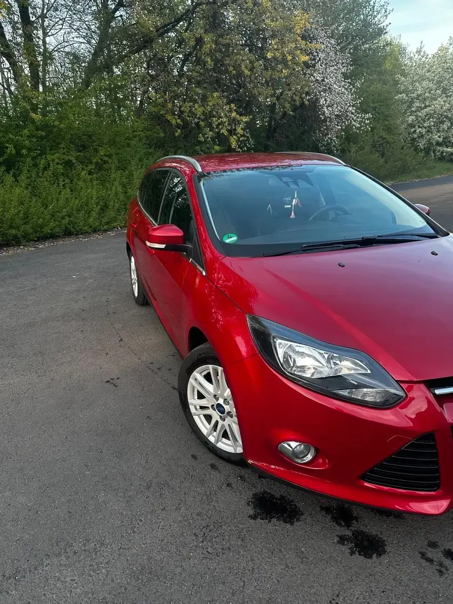 Gebraucht Ford Focus 125 PS (91 kW) 2013 Rot Kombi
