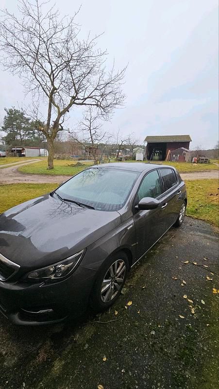 Gebraucht Peugeot 308 131 PS (96 kW) 2017 Grau Kleinwagen