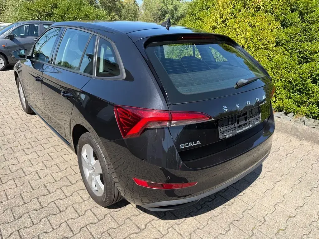 Gebraucht Skoda Scala Active 95 PS (69 kW) 2019 Schwarz Kleinwagen