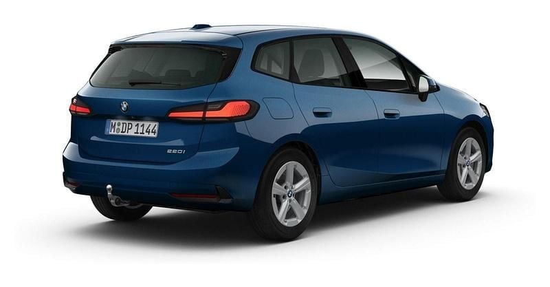 Gebraucht BMW 220 Active Tourer Luxury Line 170 PS (125 kW) 2025 Blau Van / Kleinbus