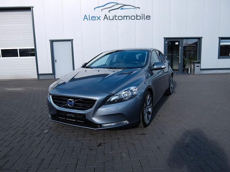 Grau Gebraucht 2015 Volvo V40 Limousine | 5.980 € (Guter Preis) - Bild 1/4