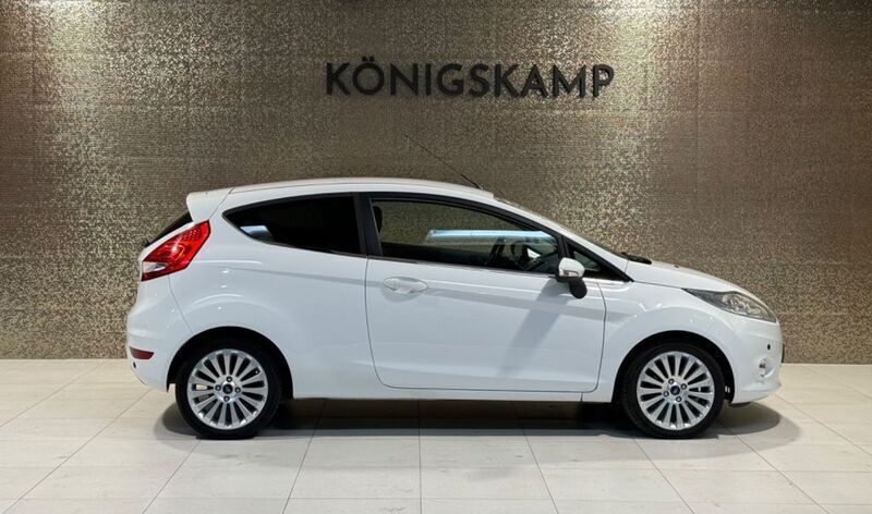 Gebraucht Ford Fiesta Titanium 82 PS (60 kW) 2009 Weiß Kleinwagen