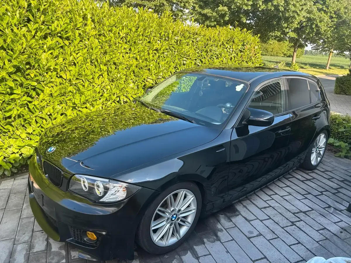 Second-hand BMW 116 M Sport 122 CP (89 kW) 2010 Negru Hatchback