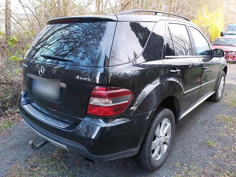 Gebraucht Mercedes ML320 192 PS (141 kW) 2008 Schwarz SUV