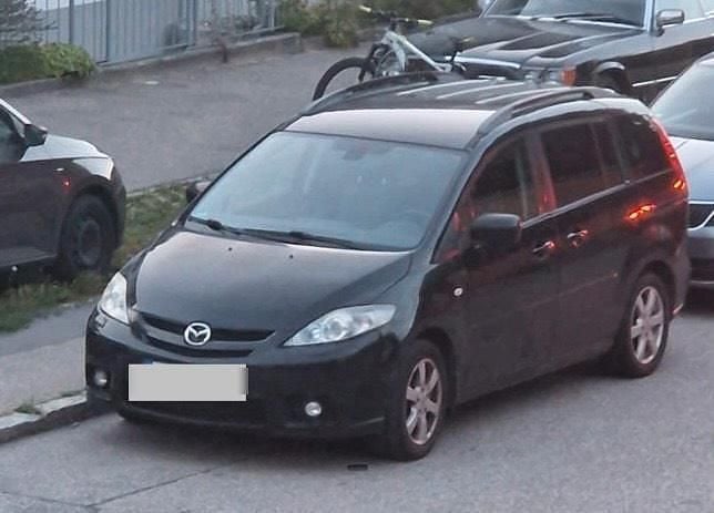 Schwarz Gebraucht 2006 Mazda 5 Van / Kleinbus | 900 € (Superpreis) - Bild 1/1