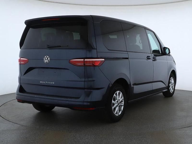 Gebraucht VW Multivan Basis 150 PS (110 kW) 2023 Blau Van
