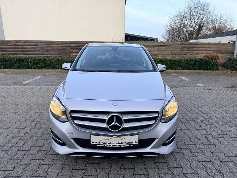 Gebraucht Mercedes B180 122 PS (89 kW) 2015 Silber Van / Kleinbus