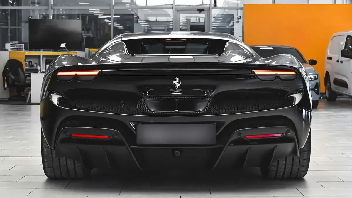 Gebraucht Ferrari 296 829 PS (609 kW) 2025 1250 nero ds Cabrio