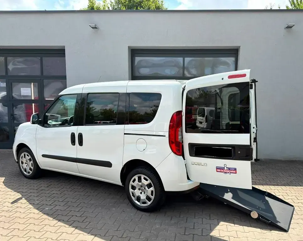 Gebraucht Fiat Doblò 95 PS (69 kW) 2015 Colore esterno (weiß) Van / Kleinbus