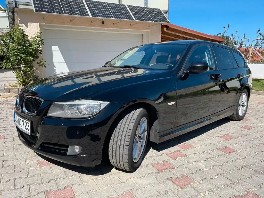 Gebraucht BMW 320 Lifestyle 184 PS (135 kW) 2011 Schwarz Kombi